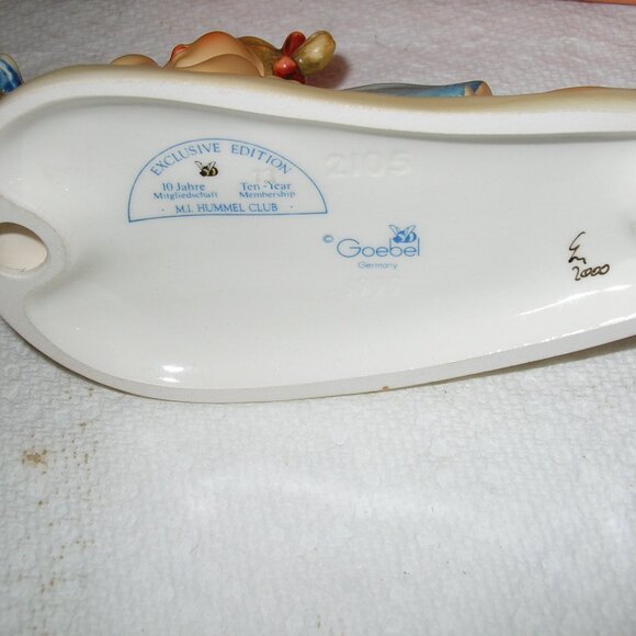 M I Hummel Goebel Figurine "MISS BEEHAVING" HUM #2105 TMK8 w/Box  MINT - Picture 7 of 7